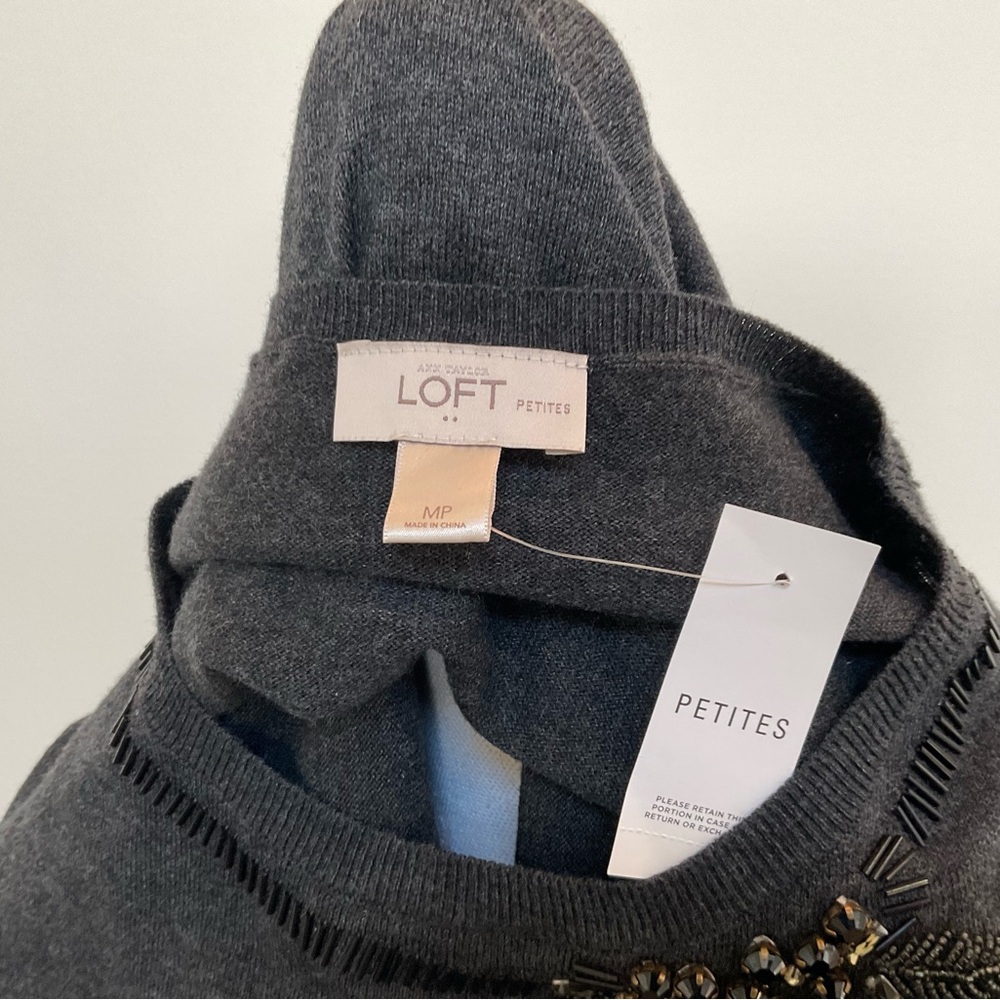💖HOST PICK💖 NWT Ann Taylor LOFT Dark Gray Top with Beaded Floral Accent - Picture 7 of 8